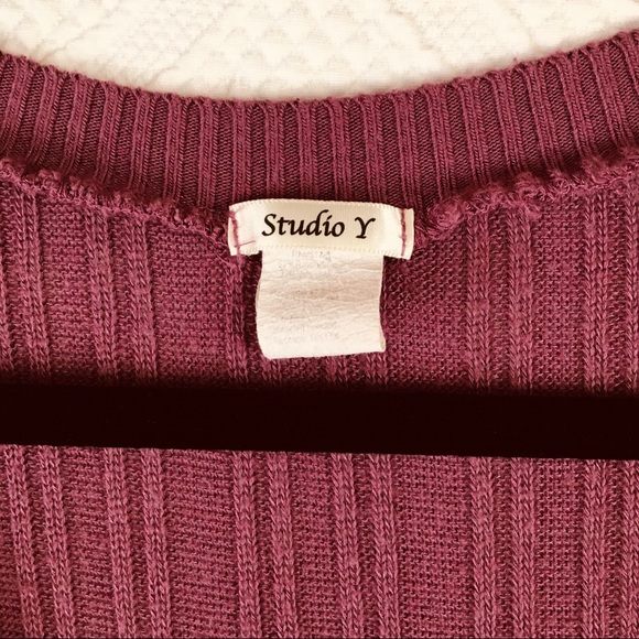 Woman’s Small Studio Y short sleeve purple sweater - Picture 2 of 4